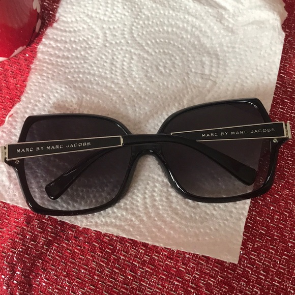 SOLD 🎈🎈🎈 Marc by Marc Jacobs sunglasses - Picture 6 of 8